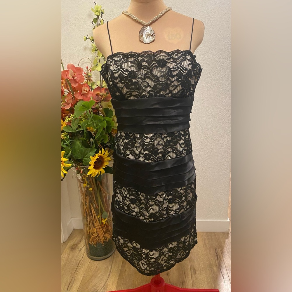 Chic Strapless Black Lace Dress